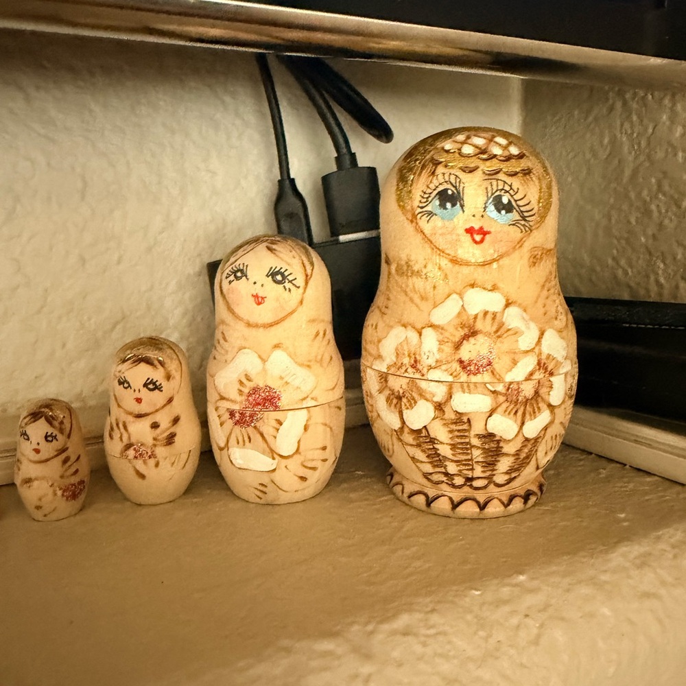 5 M set of Russian Matryoshka Nesting Dolls Vintage